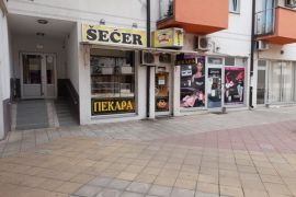 Izdajem lokal u Inđiji u stambenoj zgradi u centru grada, Inđija, Commercial property