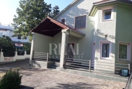 Prodaja kuće 5 km od centra Crikvenice  P+1  200 M2, Vinodolska Općina, Kuća