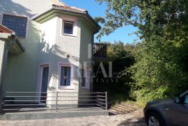 Prodaja kuće 5 km od centra Crikvenice  P+1  200 M2, Vinodolska Općina, House