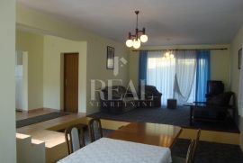 Prodaja kuće 5 km od centra Crikvenice  P+1  200 M2, Vinodolska Općina, Casa