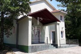 Prodaja kuće 5 km od centra Crikvenice  P+1  200 M2, Vinodolska Općina, Famiglia