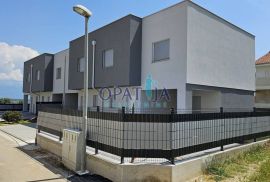 Nin, dvoetažni stan 70m do mora, mirna lokacija, Nin, Appartement