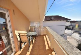 Vodice-Dvije garsonijere  , 700 m od plaže, Vodice, Apartamento