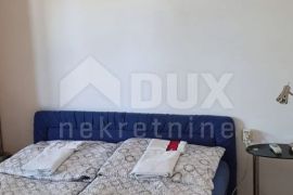 NOVI VINODOLSKI - kuća u mirnom predjelu s 5 apartmana, Novi Vinodolski, Casa