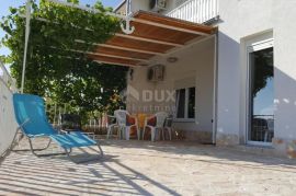 NOVI VINODOLSKI - kuća u mirnom predjelu s 5 apartmana, Novi Vinodolski, Maison