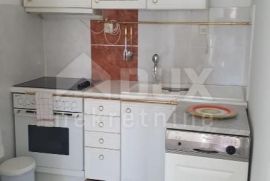 NOVI VINODOLSKI - kuća u mirnom predjelu s 5 apartmana, Novi Vinodolski, Haus