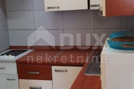 NOVI VINODOLSKI - kuća u mirnom predjelu s 5 apartmana, Novi Vinodolski, Дом