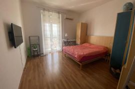 Stan s garažom nadomak plaže na Kantridi, Rijeka, Appartment