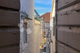 KUĆA U STROGOM CENTRU GRADA TROGIRA, Trogir, Maison