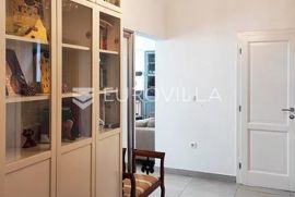 Istra, Pula, prostrani stan na idealnoj lokaciji, NKP 76 m2, Pula, Appartement