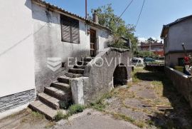 Podklilavac, Dražice, dvije starine za renovaciju, Jelenje, House