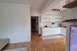 Lijepo uređeni stan na prodaju, Pula, Istra, Pula, Apartamento