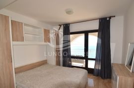 SENJ, SV.JURAJ, KUĆA SA 4 APARTMANA, Senj, Дом