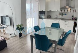 Malinska, otok Krk, prekrasan stan u prizemlju 60 m2, okućnica 40 m2, prodaja, Malinska-Dubašnica, Wohnung