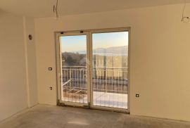 RIJEKA, MARINIĆI - 2 stana u novogradnji s pogledom na more + okućnica!!! PRILIKA!!!, Viškovo, Appartment