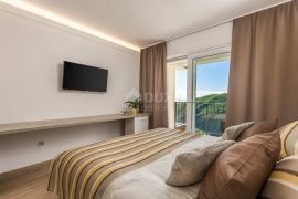 OPATIJA, LOVRANSKA DRAGA - apartmanska villa 600m2 i restaurant s panoramskim pogledom u oazi mira + okoliš 1300m2, Lovran, Haus