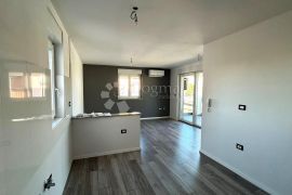 Atraktivna novogradnja u okolici Poreča, Poreč, Appartement