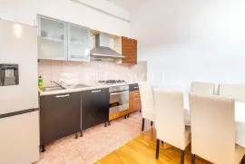 Zagreb, Kustošija, trosoban stan u prizemlju s parkirnim mjestom, Zagreb, Appartment