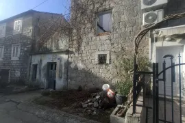 Starina za renovaciju- Kaštel Gomilica, Kaštela, Casa