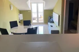 Kuća prvi red do mora, 3 stambene jedinice + studio apartman, Rogoznica, بيت