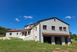 Villa u Rovinjskom Selu, ROH BAU 550 m2, sa okućnicom od 3521 m2, Rovinj, Kuća