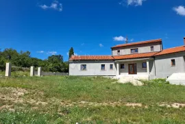 Villa u Rovinjskom Selu, ROH BAU 550 m2, sa okućnicom od 3521 m2, Rovinj, Kuća