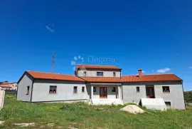 Villa u Rovinjskom Selu, ROH BAU 550 m2, sa okućnicom od 3521 m2, Rovinj, Kuća