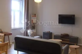 Stan u centru podijeljen u dvije stambene jedinice, Rijeka, Apartamento