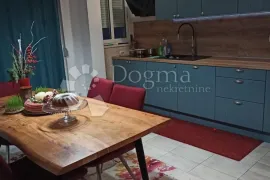 TROSOBNI STAN S VRTOM, STROŽANAC, Podstrana, Apartamento