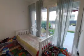 TROSOBNI STAN S VRTOM, STROŽANAC, Podstrana, Apartamento