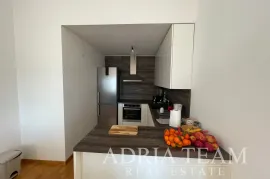 KUĆA S 10 APARTMANA, POGLED NA MORE - PETRČANE, Zadar - Okolica, House