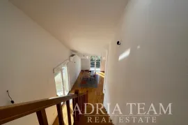 KUĆA S 10 APARTMANA, POGLED NA MORE - PETRČANE, Zadar - Okolica, House