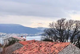 OTOK KRK,KORNIĆ kuća u nizu sa garažom i dvorištem, Krk, بيت