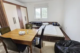 ŠĆITARJEVO, NAJAM SAMOSTOJEĆE KUĆE ZA SMJEŠTAJ RADNIKA, Velika Gorica - Okolica, House