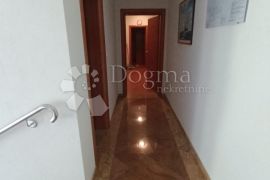 HOTEL PRVI RED DO MORA, ZAOSTROG, Gradac, Ticari emlak