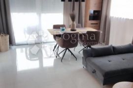 PREDIVAN DVOSOBAN STAN NA BORIKU, Zadar, Appartment