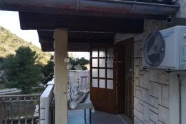 PELJEŠAC, KUĆA S VELIKIM VRTOM I POGLEDOM NA MORE, Trpanj, House