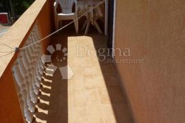 Kuća sa 6 apartman STARIGRAD PAKLENICA, Starigrad, House