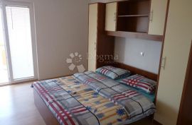 Kuća sa 6 apartman STARIGRAD PAKLENICA, Starigrad, Σπίτι