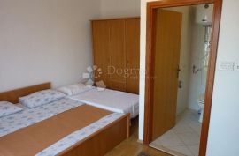 Kuća sa 6 apartman STARIGRAD PAKLENICA, Starigrad, Дом