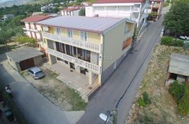 Kuća sa 6 apartman STARIGRAD PAKLENICA, Starigrad, Дом