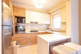 Zagreb, Bukovačka cesta, prekrasan trosoban stan NKP 94m2, Zagreb, Apartamento