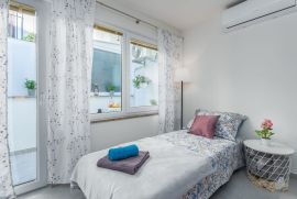 Garsonijera u prizemlju s terasom, centar Pule, Pula, Appartement