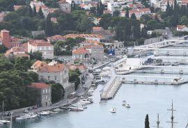Atraktivno građevinsko zemljište u Lapadu-kuća za adaptaciju, Dubrovnik, Дом