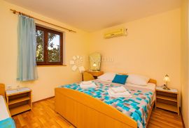 Apartmanska kuća u Sukošanu, Sukošan, Haus