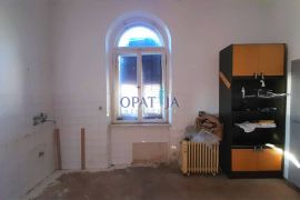 Opatija, stan u vili drugi red od mora, terasa 30 m2, otvoreni pogled na more, Opatija, Kвартира