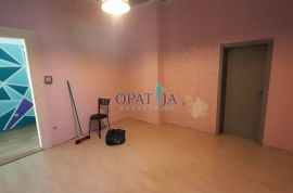 Opatija, stan u vili drugi red od mora, terasa 30 m2, otvoreni pogled na more, Opatija, Appartment