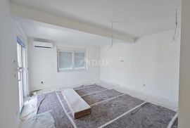 OTOK KRK, ŠILO - Apartman na prvom katu sa zajedničkim bazenom, Dobrinj, Flat