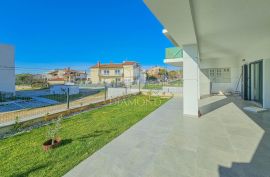 Prilika! Novigrad, stan u prizemlju 500 m od mora!, Novigrad, Appartement