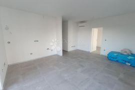 SAVRŠEN STAN NA TOP LOKACIJI- S4, Okrug, Apartamento